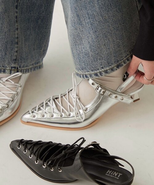 WHO'S WHO gallery(フーズフーギャラリー)の「レースアップアイレットミュール(パンプス・レディース・レッド/シルバー/ブラック・MEDIUM/LARGE/X-LARGE)」の3枚目の写真