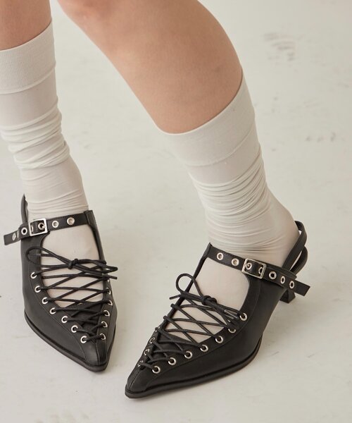 WHO'S WHO gallery(フーズフーギャラリー)の「レースアップアイレットミュール(パンプス・レディース・レッド/シルバー/ブラック・MEDIUM/LARGE/X-LARGE)」の4枚目の写真