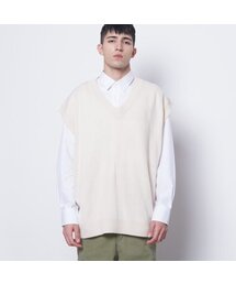 M614 in over knit vest ivory