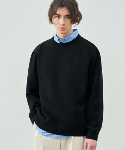 Софт‑эсен셜 лавнд нилт — черная трикотажная майка (soft essential round knit)