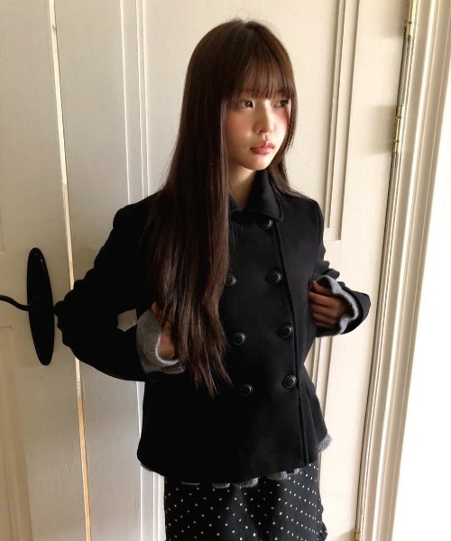 FAVORITO(ファヴォリート)の「ダブルボタン ペプラム ショートコート(ピーコート・レディース・グレー/ブラック/ネイビー/ブラウン・F)」の8枚目の写真