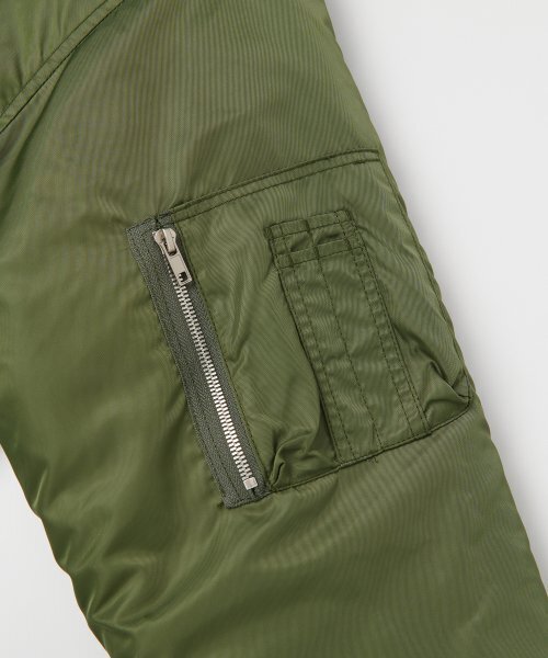 AOTT（アンアウトピット）の「ユニセックスオーバーサイズMA-1カーキ（VER - 2）（ブルゾン・レディース・カーキ・S/M/L）」の8枚目の写真
