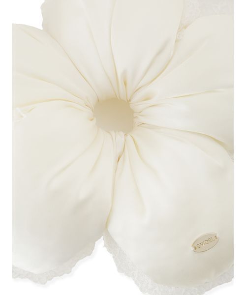 SNIDEL（スナイデル）の「フラワーシュシュ（シュシュ・レディース・アイボリー/ドット/ネイビー・F）」の11枚目の写真