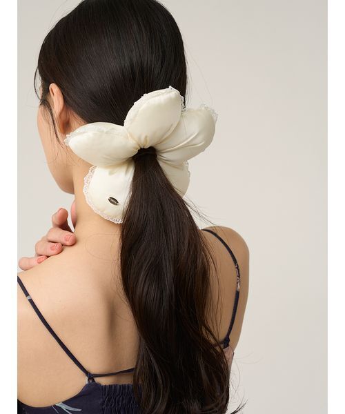 SNIDEL（スナイデル）の「フラワーシュシュ（シュシュ・レディース・アイボリー/ドット/ネイビー・F）」の12枚目の写真