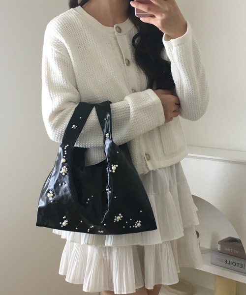 crossi(クロッシー)の「パールデザイン フェイクレザーハンドバッグ(ハンドバッグ・レディース・ブラック・F)」の1枚目の写真