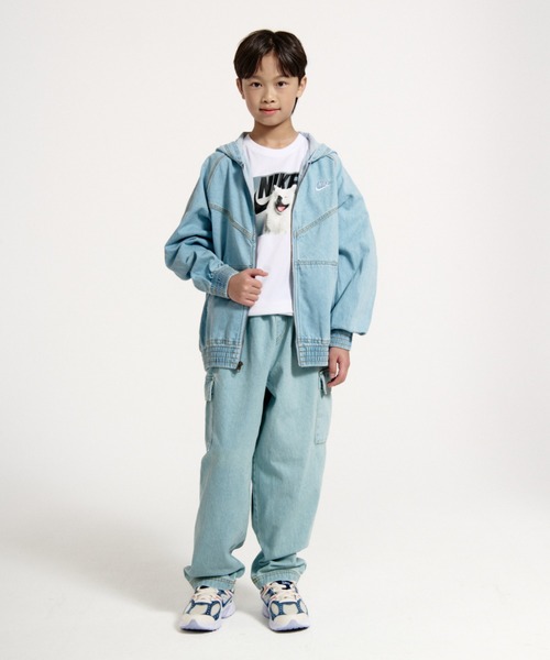 NIKE（ナイキ）の「《セットアップ対応商品》ナイキ スポーツウェア コレクション ジュニア フルジップ フーデッド デニム ジャケット / Nike Sportswear Collection Big Kids' Full-Zip Hooded Denim Jacket IF2306-436 Light Armory Blue（デニムジャケット・キッズ・ライトブルー・150/140/130/160）」の9枚目の写真