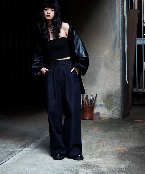 etoll.（エトル）の「ロウデニムウエストタックワイドパンツ（デニムパンツ・レディース・ブルー/ブラック・L/M/S）」の2枚目の写真