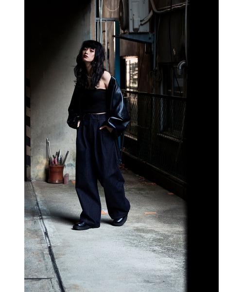 etoll.（エトル）の「ロウデニムウエストタックワイドパンツ（デニムパンツ・レディース・ブルー/ブラック・L/M/S）」の4枚目の写真