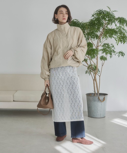 ANGIE（アンジー）の「スタンドカラーナイロンブルゾン（ブルゾン・レディース・アイボリー/ブラック/ベージュ・FREE）」の8枚目の写真