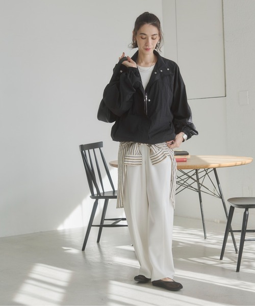 ANGIE（アンジー）の「スタンドカラーナイロンブルゾン（ブルゾン・レディース・アイボリー/ブラック/ベージュ・FREE）」の6枚目の写真