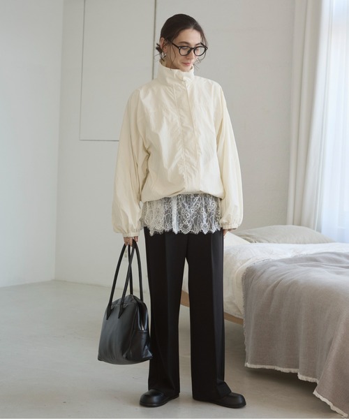 ANGIE（アンジー）の「スタンドカラーナイロンブルゾン（ブルゾン・レディース・アイボリー/ブラック/ベージュ・FREE）」の4枚目の写真