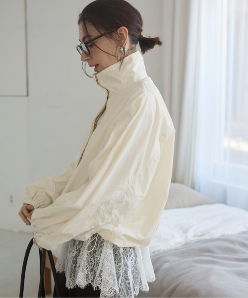 ANGIE（アンジー）の「スタンドカラーナイロンブルゾン（ブルゾン・レディース・アイボリー/ブラック/ベージュ・FREE）」の13枚目の写真