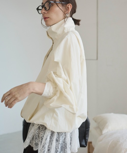 ANGIE（アンジー）の「スタンドカラーナイロンブルゾン（ブルゾン・レディース・アイボリー/ブラック/ベージュ・FREE）」の16枚目の写真