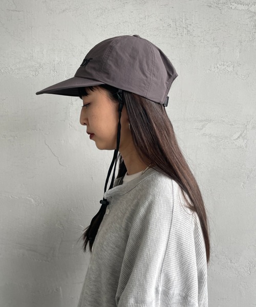 MARMOT（マーモット）の「[Marmot/マーモット] 別注 ブランドロゴ ロングビルキャップ【追加】（キャップ・レディース・ベージュ/チャコールグレー/ブラック・F）」の12枚目の写真