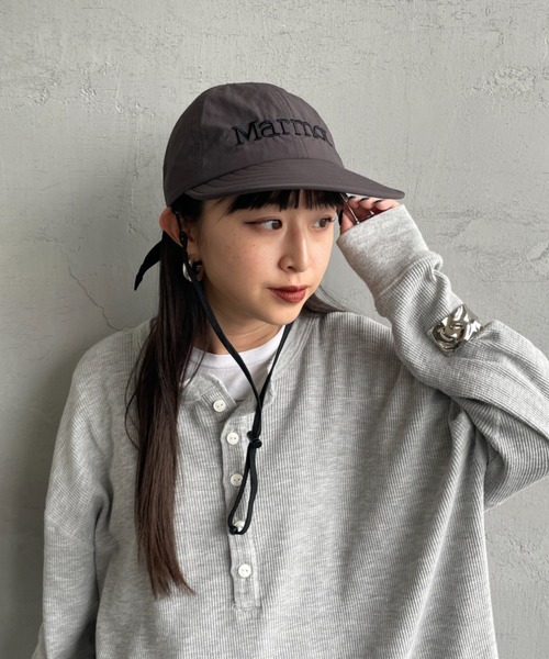 MARMOT（マーモット）の「[Marmot/マーモット] 別注 ブランドロゴ ロングビルキャップ【追加】（キャップ・レディース・ベージュ/チャコールグレー/ブラック・F）」の10枚目の写真