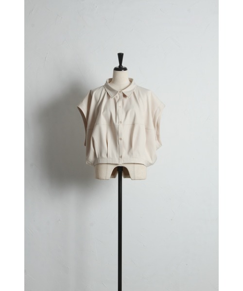 ARVELLIA(アルベリア)の「TUCKED SHORT VEST(シャツ/ブラウス・レディース・ベージュ/ブラック・M)」の16枚目の写真