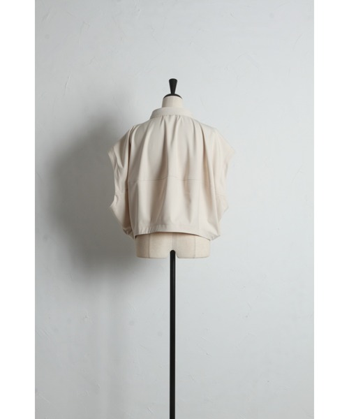 ARVELLIA(アルベリア)の「TUCKED SHORT VEST(シャツ/ブラウス・レディース・ベージュ/ブラック・M)」の18枚目の写真