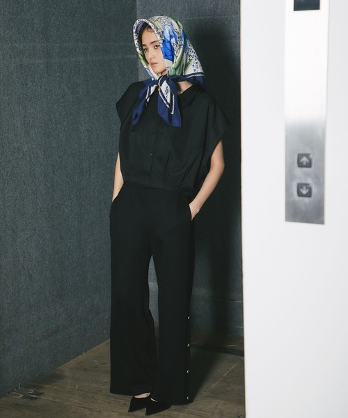 ARVELLIA(アルベリア)の「TUCKED SHORT VEST(シャツ/ブラウス・レディース・ベージュ/ブラック・M)」の4枚目の写真
