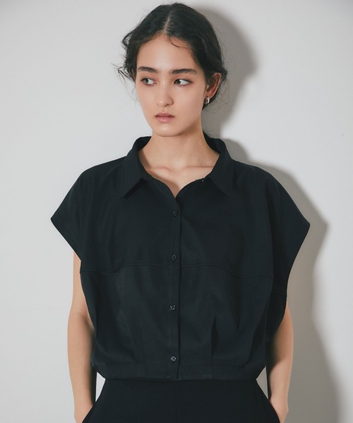 ARVELLIA(アルベリア)の「TUCKED SHORT VEST(シャツ/ブラウス・レディース・ベージュ/ブラック・M)」の6枚目の写真