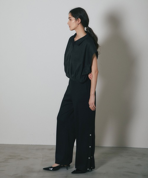 ARVELLIA(アルベリア)の「TUCKED SHORT VEST(シャツ/ブラウス・レディース・ベージュ/ブラック・M)」の8枚目の写真