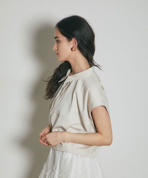 ARVELLIA(アルベリア)の「TUCKED SHORT VEST(シャツ/ブラウス・レディース・ベージュ/ブラック・M)」の13枚目の写真