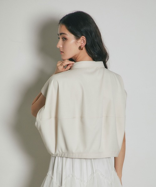 ARVELLIA(アルベリア)の「TUCKED SHORT VEST(シャツ/ブラウス・レディース・ベージュ/ブラック・M)」の14枚目の写真