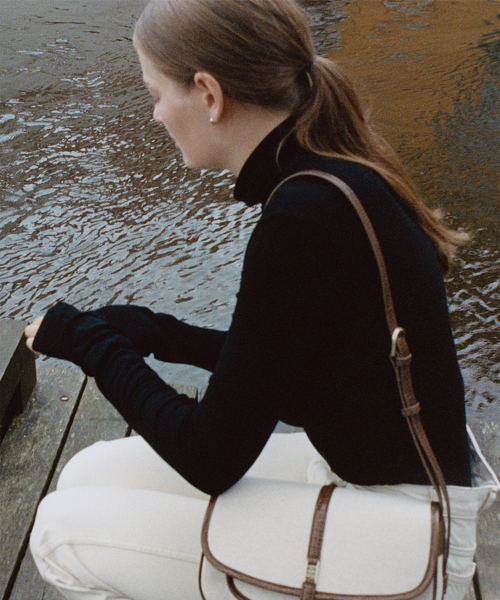 COZY WOOL TURTLENECK T-SHIRT [BLACK]