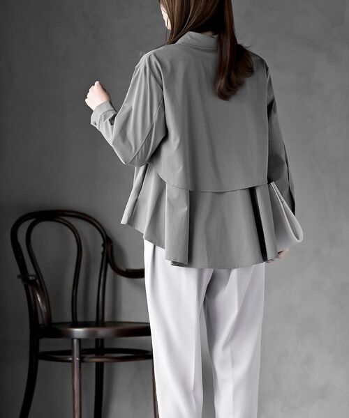 rps(アールピーエス)の「裾レイヤーブラウス(シャツ/ブラウス・レディース・チャコールグレー/ブラック/オフホワイト・フリー)」の11枚目の写真