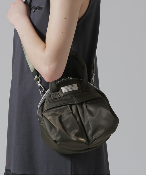 AVIREX（アヴィレックス）の「《直営店限定》CIRCLE NYLON BAG（ショルダーバッグ・レディース・オリーブ/ブラック/ブルー/ライトピンク・F）」の3枚目の写真