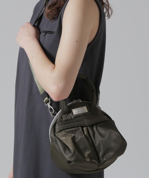AVIREX（アヴィレックス）の「《直営店限定》CIRCLE NYLON BAG（ショルダーバッグ・レディース・オリーブ/ブラック/ブルー/ライトピンク・F）」の9枚目の写真