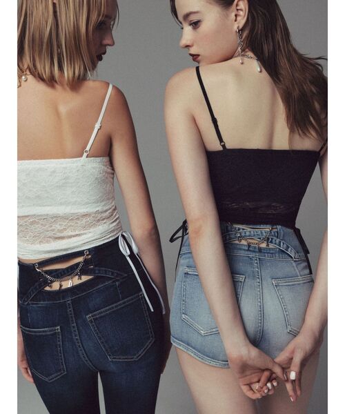 GYDA（ジェイダ）の「ハイウエストボタンBACKカーブクロスGYDA chainデニムショートパンツ（デニムパンツ・レディース・インディゴブルー/ライトブルー・MEDIUM/SMALL/X-SMALL）」の16枚目の写真