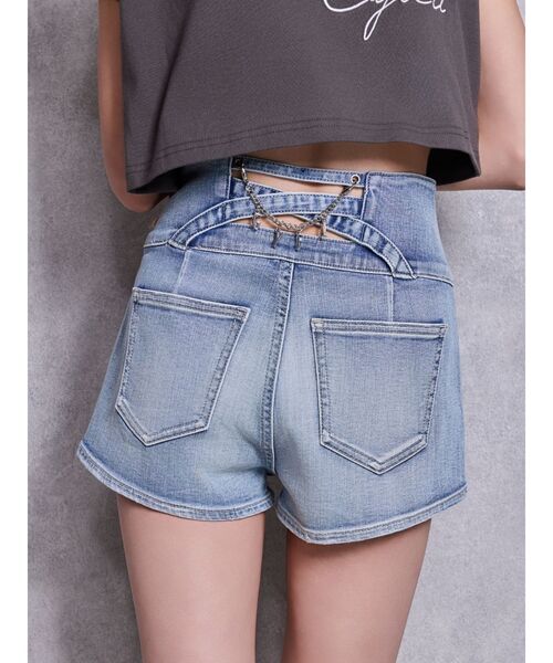GYDA（ジェイダ）の「ハイウエストボタンBACKカーブクロスGYDA chainデニムショートパンツ（デニムパンツ・レディース・インディゴブルー/ライトブルー・MEDIUM/SMALL/X-SMALL）」の19枚目の写真