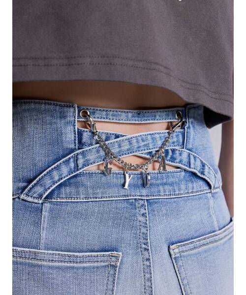 GYDA（ジェイダ）の「ハイウエストボタンBACKカーブクロスGYDA chainデニムショートパンツ（デニムパンツ・レディース・インディゴブルー/ライトブルー・MEDIUM/SMALL/X-SMALL）」の20枚目の写真