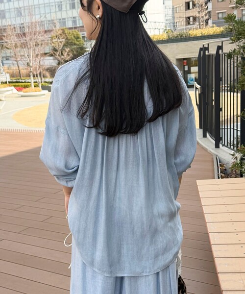 MICO COULIER（ミコクリエ）の「シアーデニムバンドカラーシャツ（シャツ/ブラウス・レディース・ネイビー/サックスブルー・38）」の17枚目の写真