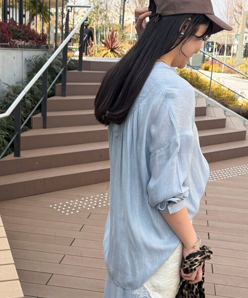 MICO COULIER（ミコクリエ）の「シアーデニムバンドカラーシャツ（シャツ/ブラウス・レディース・ネイビー/サックスブルー・38）」の18枚目の写真