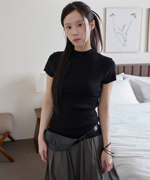 UNE MANSION(ユヌマンション)の「ハーフネックセンターラインバックシェルボタン半袖ニット(Tシャツ/カットソー・レディース・ブラウン/アイボリー/ブラック/グレー・FREE)」の12枚目の写真