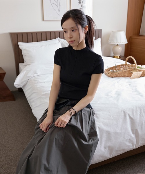 UNE MANSION(ユヌマンション)の「ハーフネックセンターラインバックシェルボタン半袖ニット(Tシャツ/カットソー・レディース・ブラウン/アイボリー/ブラック/グレー・FREE)」の15枚目の写真