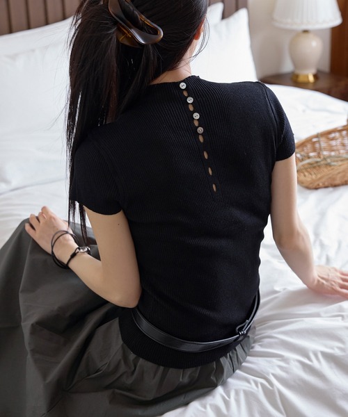 UNE MANSION(ユヌマンション)の「ハーフネックセンターラインバックシェルボタン半袖ニット(Tシャツ/カットソー・レディース・ブラウン/アイボリー/ブラック/グレー・FREE)」の16枚目の写真