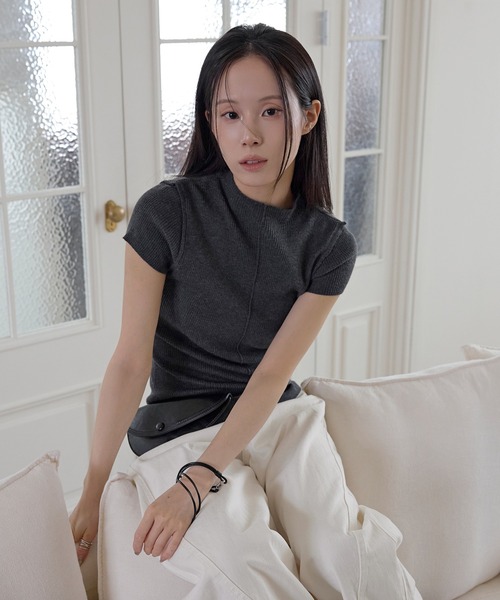 UNE MANSION(ユヌマンション)の「ハーフネックセンターラインバックシェルボタン半袖ニット(Tシャツ/カットソー・レディース・ブラウン/アイボリー/ブラック/グレー・FREE)」の21枚目の写真