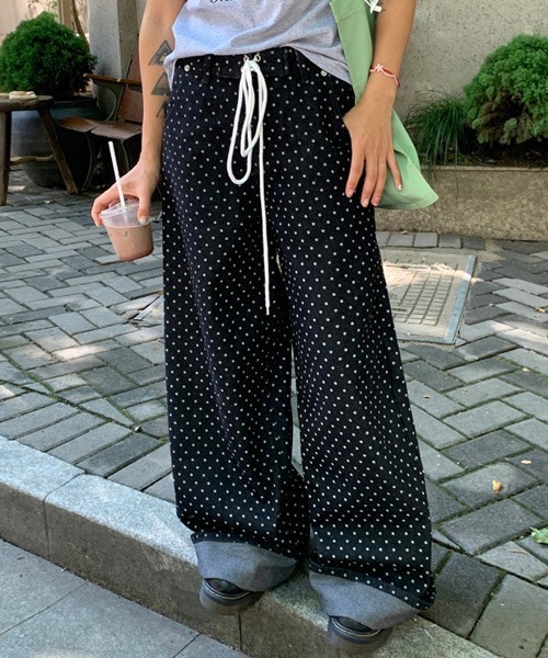 Ressaca(レサーカ)の「ドット柄ワイドデニムパンツ(デニムパンツ・レディース・ブラック・L/M)」の1枚目の写真