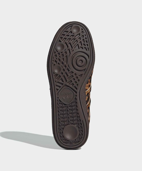 adidas(アディダス)の「ハンドボール スペツィアル ローファー / HANDBALL SPEZIAL LOAFER / アディダスオリジナルス adidas Originals ローファースニーカー(スニーカー・レディース・ベージュ・22.5cm/23.0cm/23.5cm/24.0cm/24.5cm/25.0cm/25.5cm/26.0cm/26.5cm/27.0cm/27.5cm/28.0cm/28.5cm/29.5cm/30.0cm/29.0cm/22.0cm)」の3枚目の写真