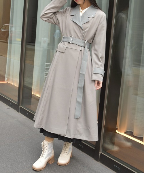 axes femme（アクシーズファム）の「チェーン付バイカラーコート