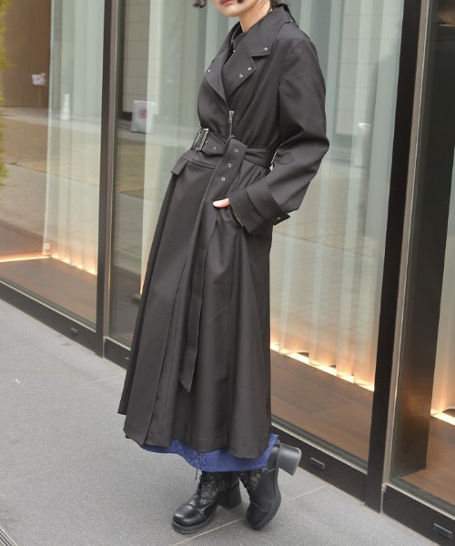 axes femme（アクシーズファム）の「チェーン付バイカラーコート