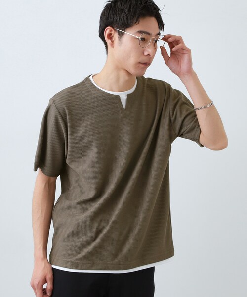THE SHOP TK (ザ ショップ ティーケー )の「【一枚でコーディネートが完成!】レイヤード風 キーネック 半袖Tシャツ 洗濯機OK(Tシャツ/カットソー・メンズ・ダークブラウン/ブルーグリーン/ブラック/オフホワイト/ネイビー/ライトグレー/モスグリーン/ライトベージュ・04/02/03)」の4枚目の写真