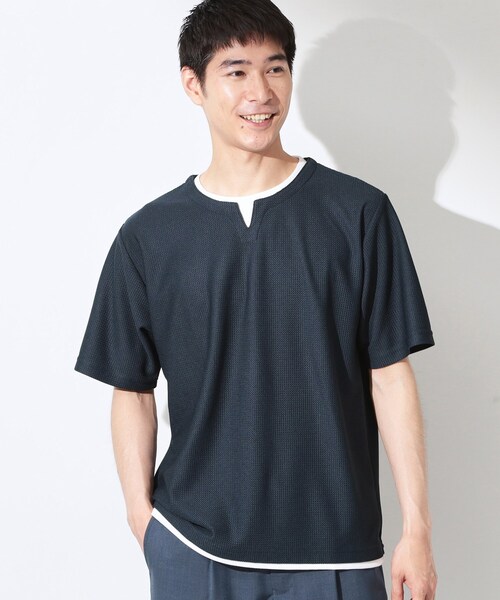 THE SHOP TK (ザ ショップ ティーケー )の「【一枚でコーディネートが完成!】レイヤード風 キーネック 半袖Tシャツ 洗濯機OK(Tシャツ/カットソー・メンズ・ダークブラウン/ブルーグリーン/ブラック/オフホワイト/ネイビー/ライトグレー/モスグリーン/ライトベージュ・04/02/03)」の7枚目の写真