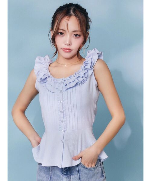 EATME(イートミー)の「フリルネックペプラムTOP(シャツ/ブラウス・レディース・ブルー/オフホワイト/ピンク・FREE)」の2枚目の写真