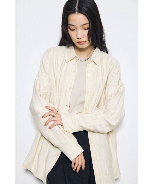AZUL by moussy(アズールバイマウジー)の「スリーブボタンストライプシャツ(シャツ/ブラウス・レディース・ブルー系その他3/ベージュ系その他/ブルー系その他・SMALL/MEDIUM)」の1枚目の写真