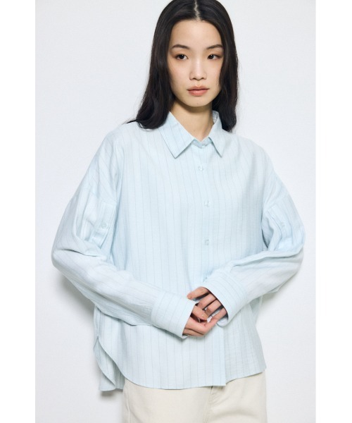 AZUL by moussy(アズールバイマウジー)の「スリーブボタンストライプシャツ(シャツ/ブラウス・レディース・ブルー系その他3/ベージュ系その他/ブルー系その他・SMALL/MEDIUM)」の2枚目の写真