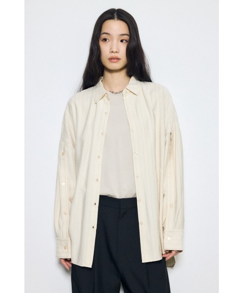 AZUL by moussy(アズールバイマウジー)の「スリーブボタンストライプシャツ(シャツ/ブラウス・レディース・ブルー系その他3/ベージュ系その他/ブルー系その他・SMALL/MEDIUM)」の4枚目の写真