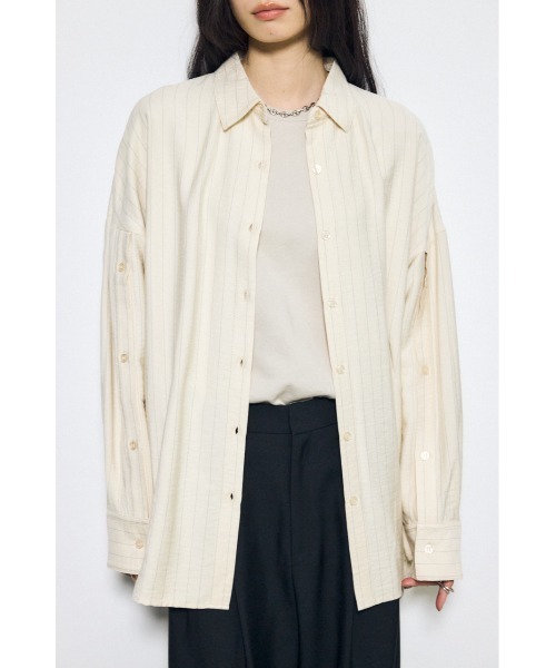 AZUL by moussy(アズールバイマウジー)の「スリーブボタンストライプシャツ(シャツ/ブラウス・レディース・ブルー系その他3/ベージュ系その他/ブルー系その他・SMALL/MEDIUM)」の6枚目の写真